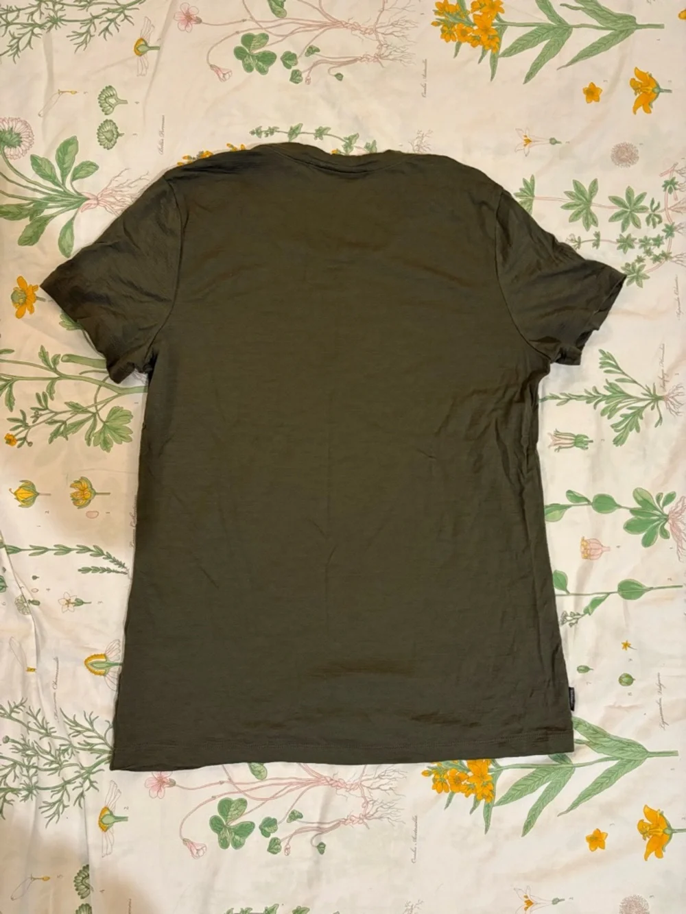 Olive green women’s merino tech lite 2 short sleeve t-shirt cadence paths - Picture 2 of 10